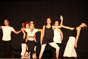 Apresentação de fim de ano da turma de Dança Contemporânea Apresentação de fim de ano da turma de Dança Contemporânea