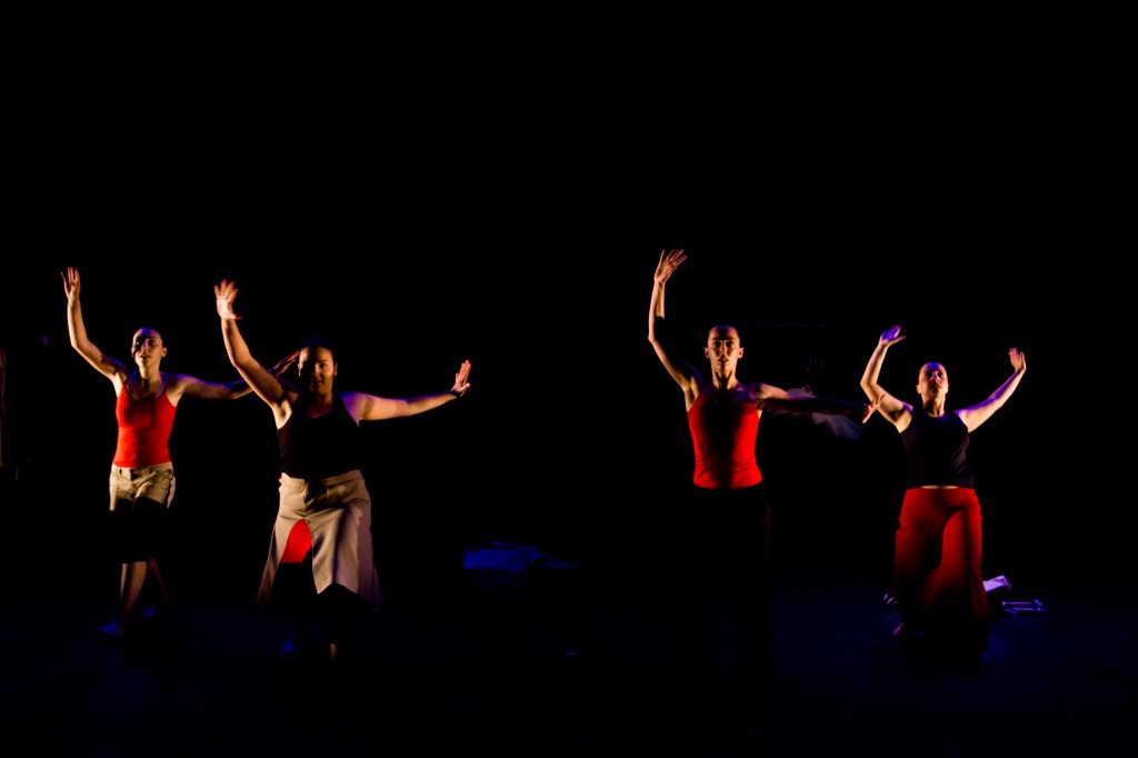 Apresentação das aluna de Dança Contemporânea