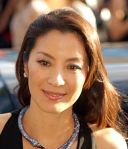 Michelle Yeoh em Cannes por Georges Biard [CC-BY-SA-3.0 (http://creativecommons.org/licenses/by-sa/3.0)], via Wikimedia Commons